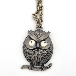 Owl Pendant with Wiggle MOVING Eyes & double link chain Silver tone